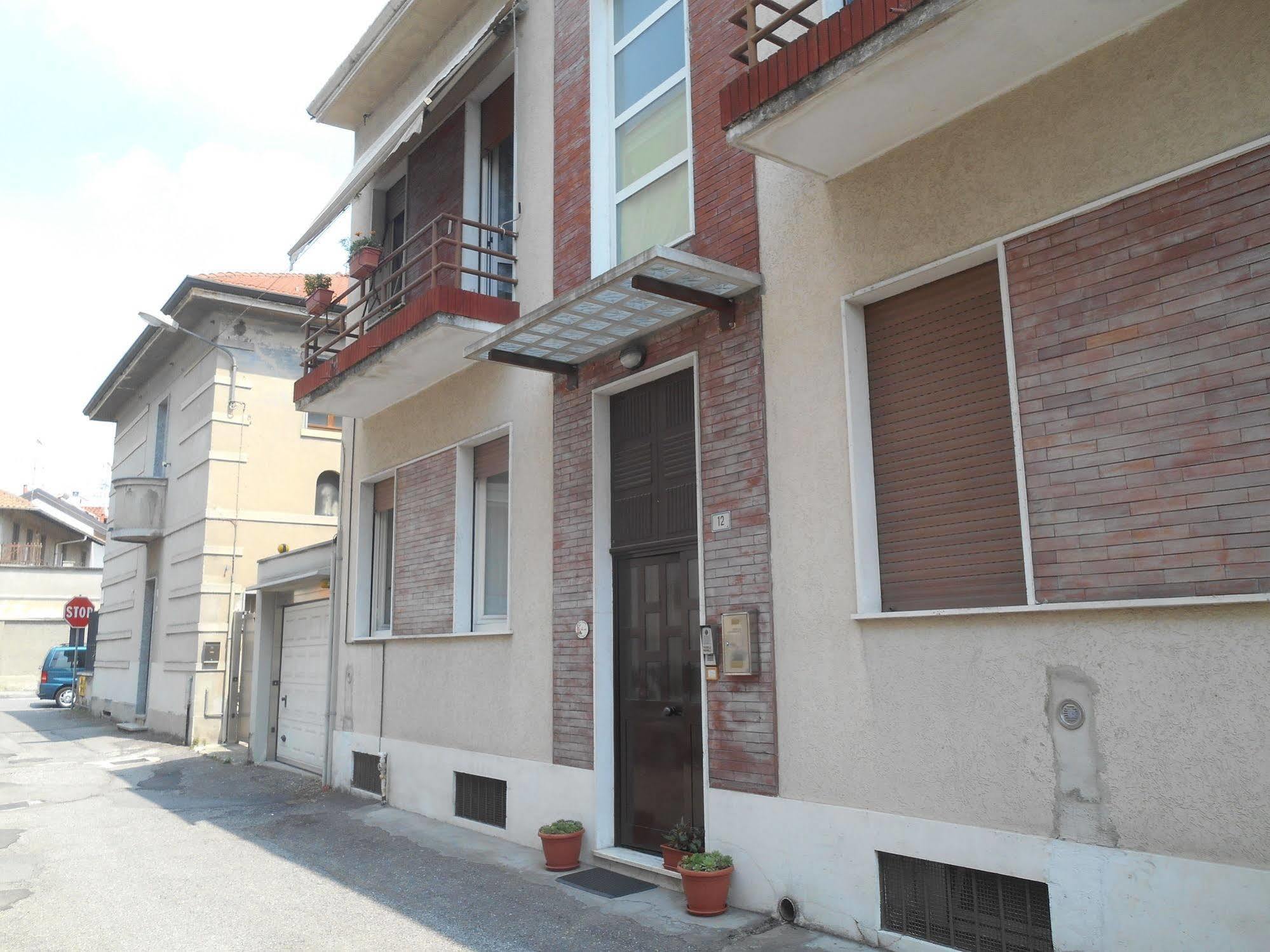Le Rose Malpensa Bed and Breakfast Busto Arsizio Εξωτερικό φωτογραφία
