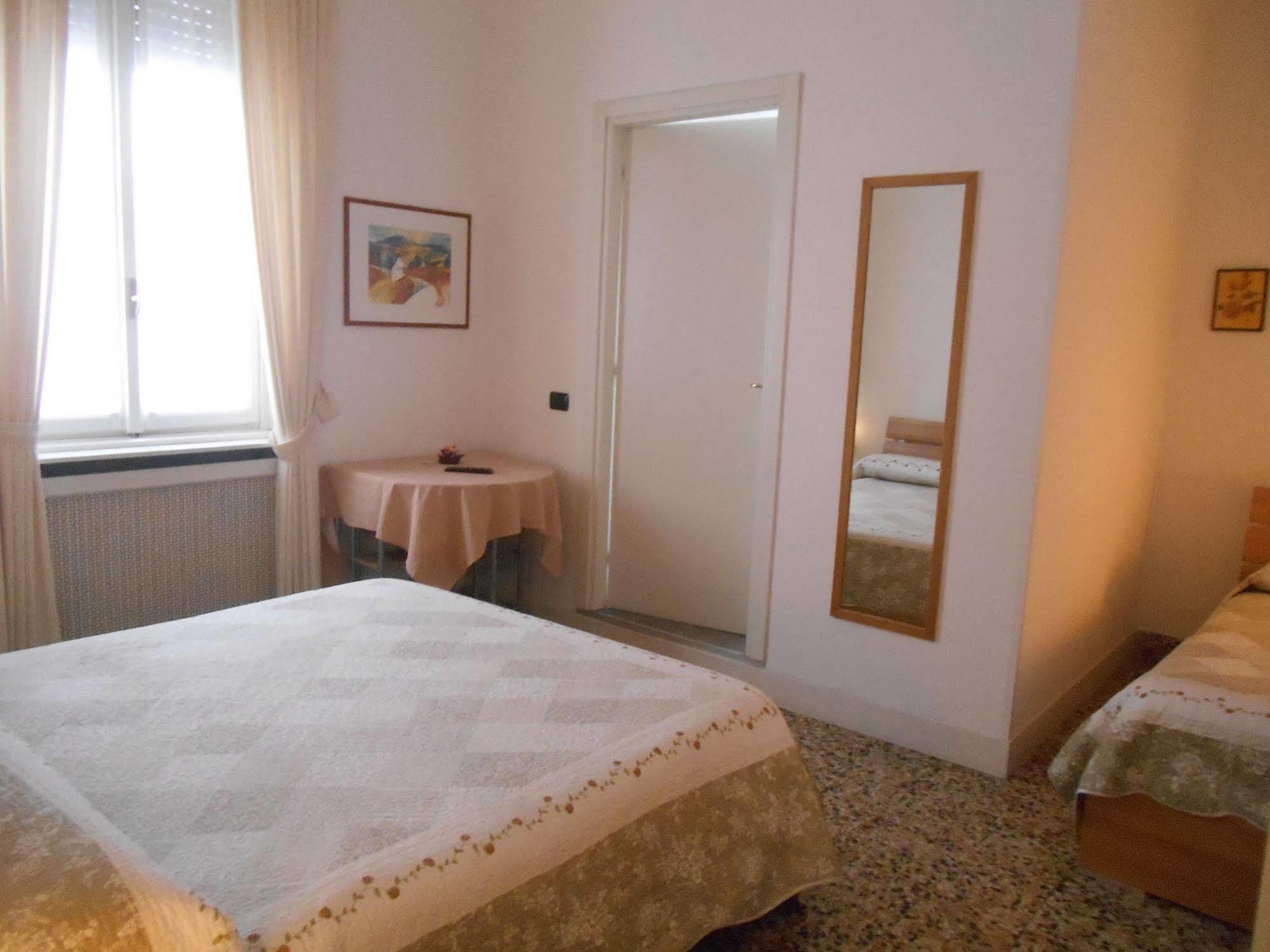 Le Rose Malpensa Bed and Breakfast Busto Arsizio Εξωτερικό φωτογραφία