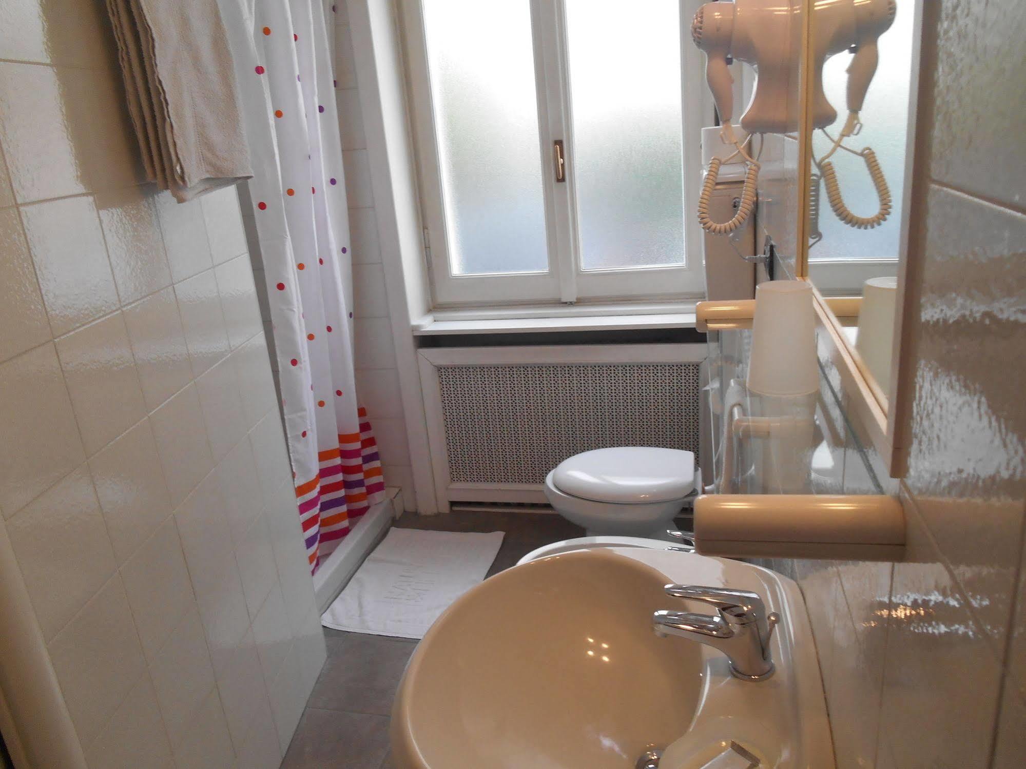 Le Rose Malpensa Bed and Breakfast Busto Arsizio Εξωτερικό φωτογραφία
